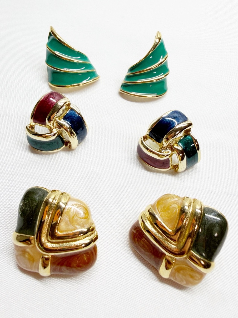 Vintage 80s Enamel Gold Tone Earrings
